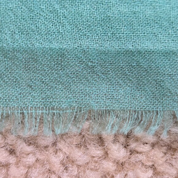 NWOT Lightweight Cashmere Scarf Green Ombre - Picture 4 of 9